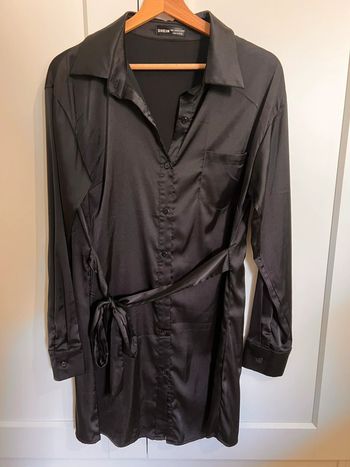 Robe chemise noire effet soie