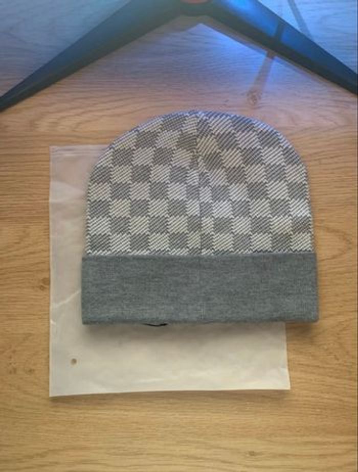 Bonnet lv 1:1 - photo numéro 2