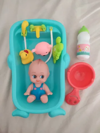 Poupée avec baignoire