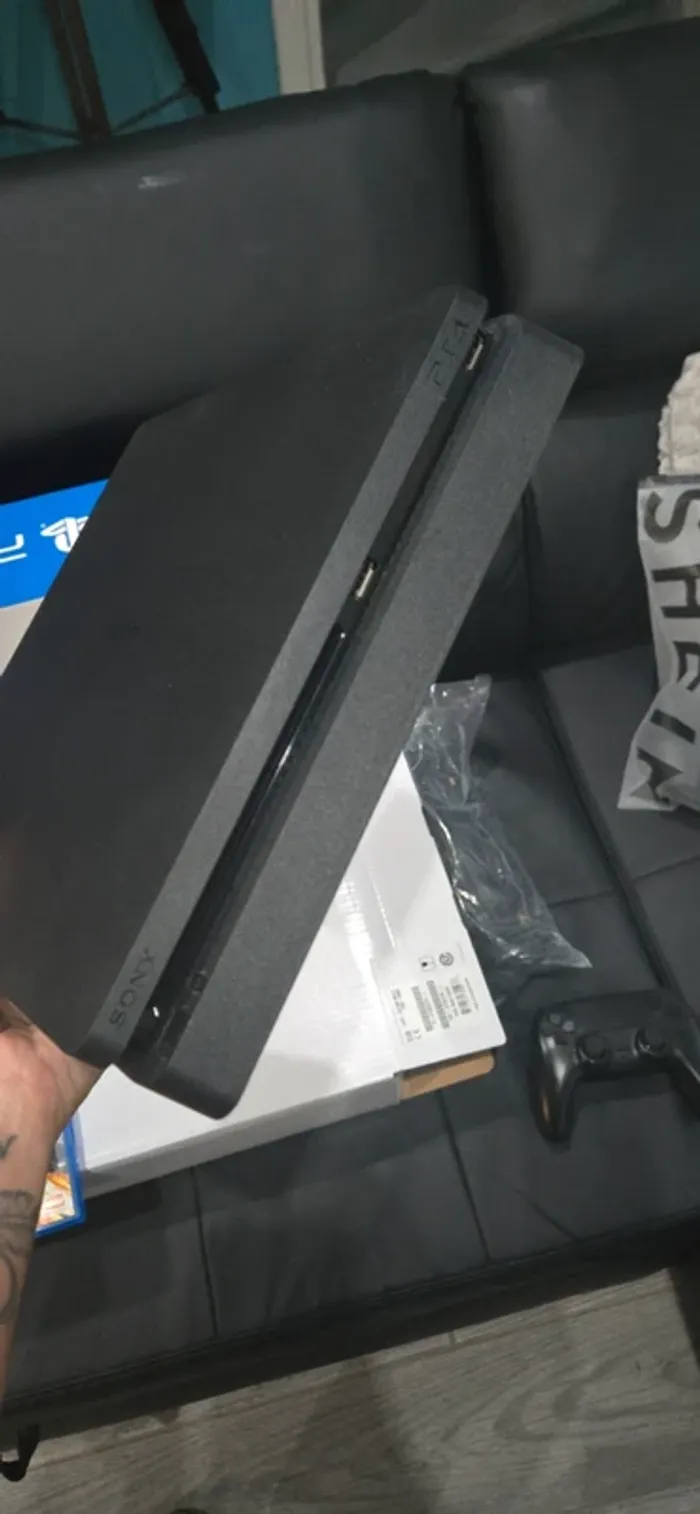 Ps4 500go avec 3 manettes et 6 jeux - photo numéro 5