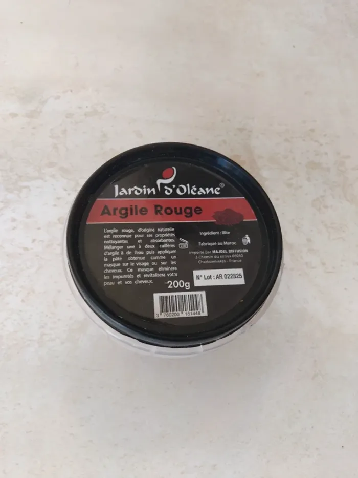 L’argile rouge : vitalité et bien-être pour le corps et les cheveux. Pot de 200g.