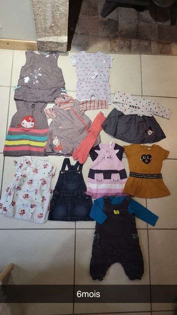 Lot robes et ensemble 6 mois