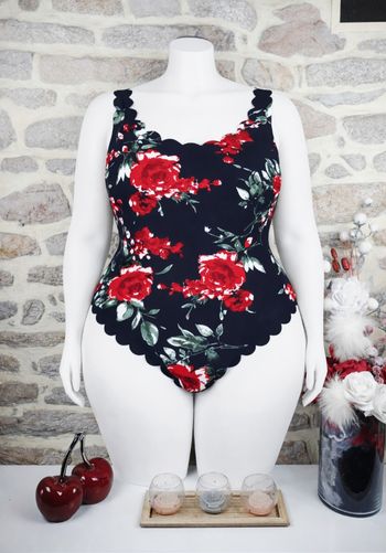 Body festonné éclat de minuit marine et multicolore Femme taille 52 marque PrettyLittlething 🌺