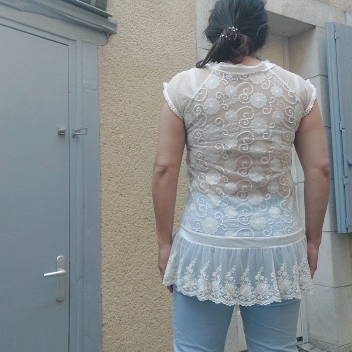 Joli haut pour taille 38 - photo numéro 4