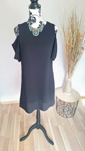🖤 Sublime robe noire chic avec  épaules dénudées 🖤