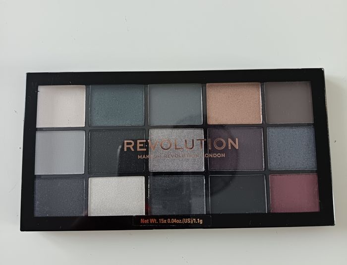 Palette Reloaded Blackout de Makeup Revolution