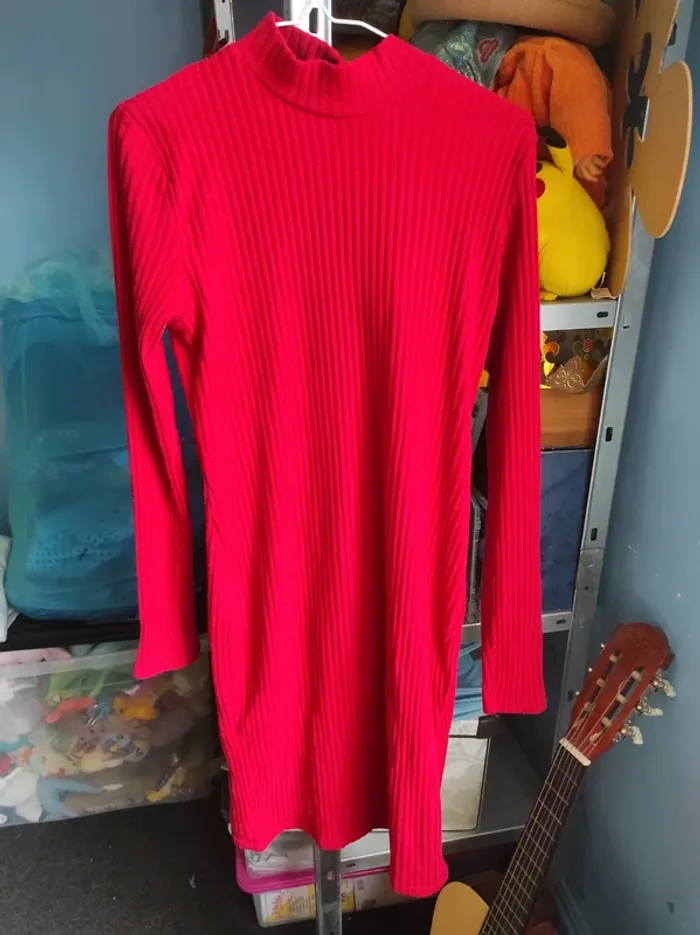 Robe rouge moulante