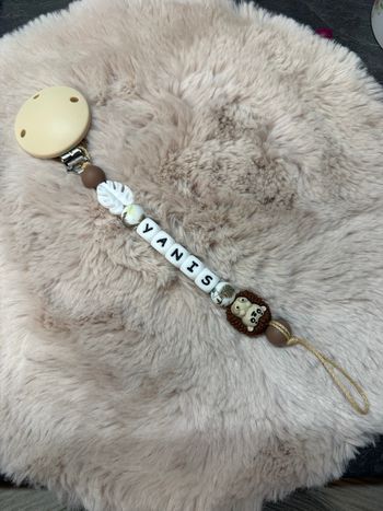 Attache tétine hérisson 