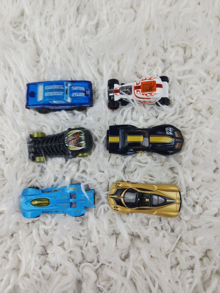 Lot de 24 petites voitures marque Hot Wheels 🎅 - photo numéro 5