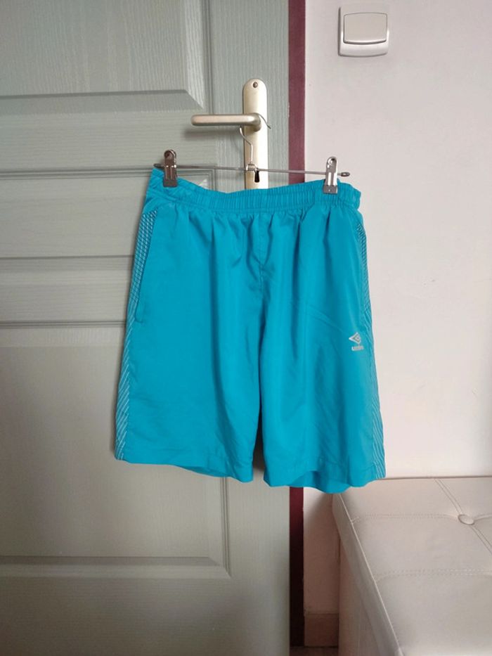 Short sport Umbro taille L