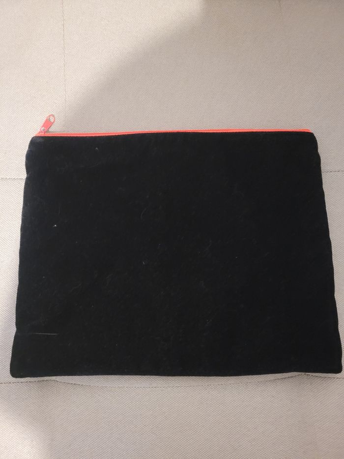Pochette en velours noir modéle "Main de Fatma" - photo numéro 2