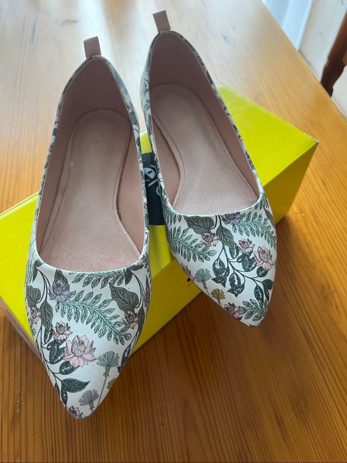 Chaussures basses fleuries T39 - photo numéro 2