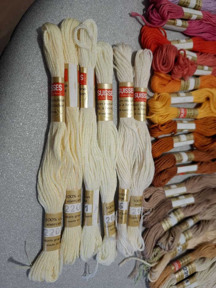 Gros lot de 65 échevettes fil coton mouliné 8 m 3 Suisses 100 % coton neuf - photo numéro 10