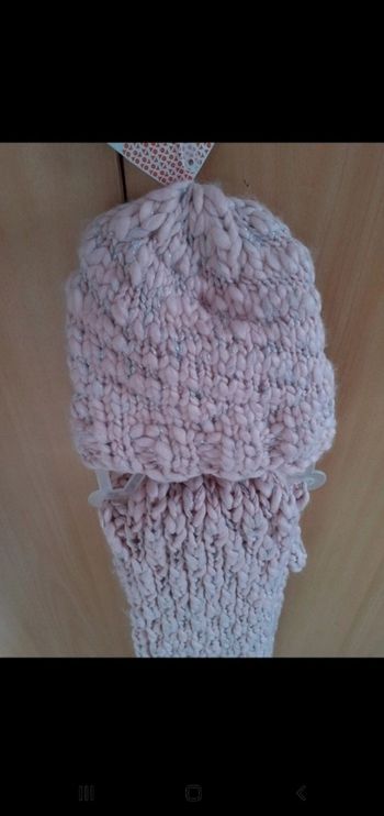 Bel ensemble écharpe bonnet fille 12/14ans tape à loeil rose argent