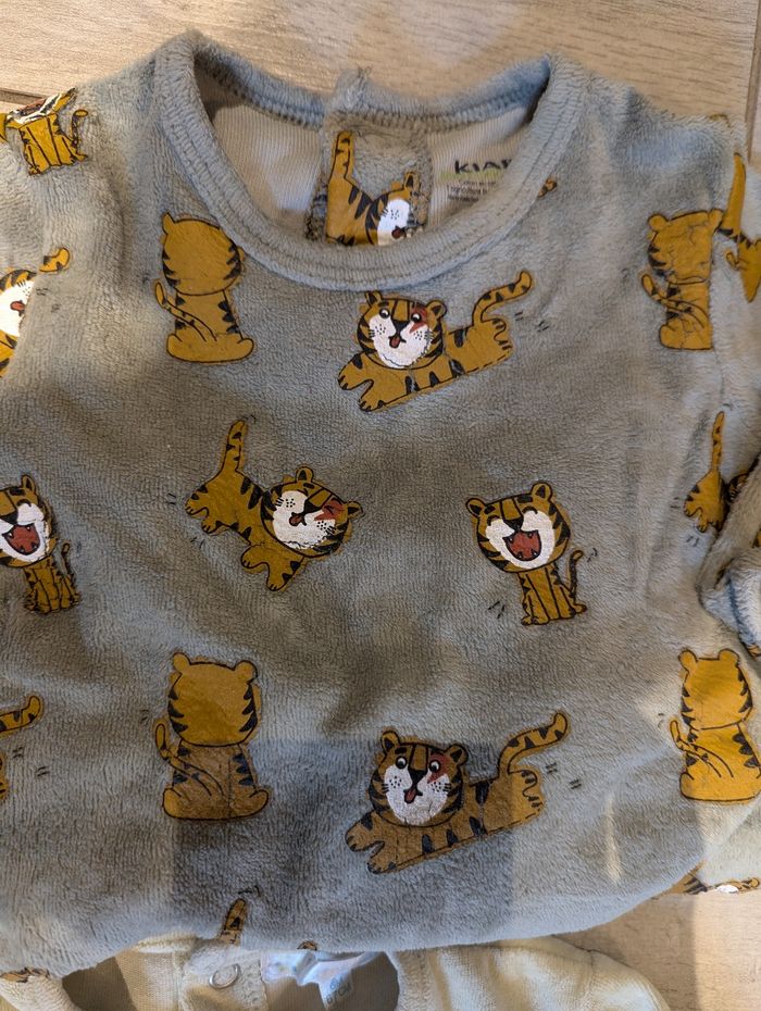Lot 7 babygros velours 6 mois - photo numéro 2