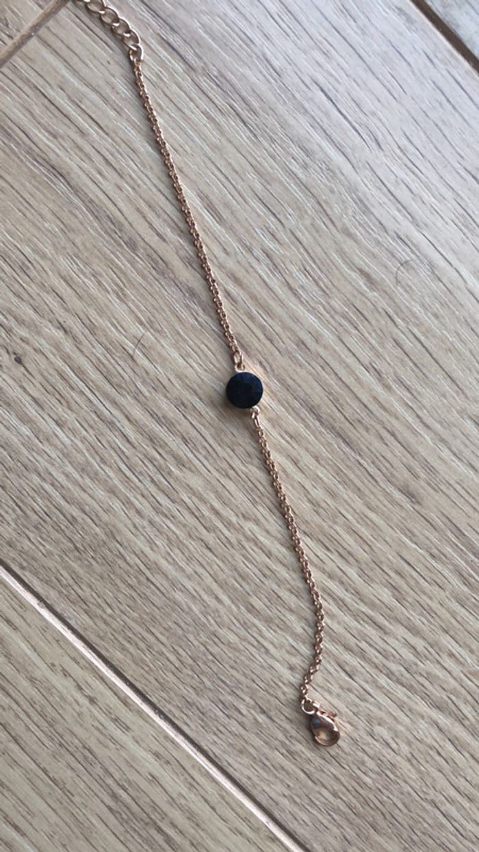 Bracelet fantaisie doré et pierre bleue - photo numéro 3