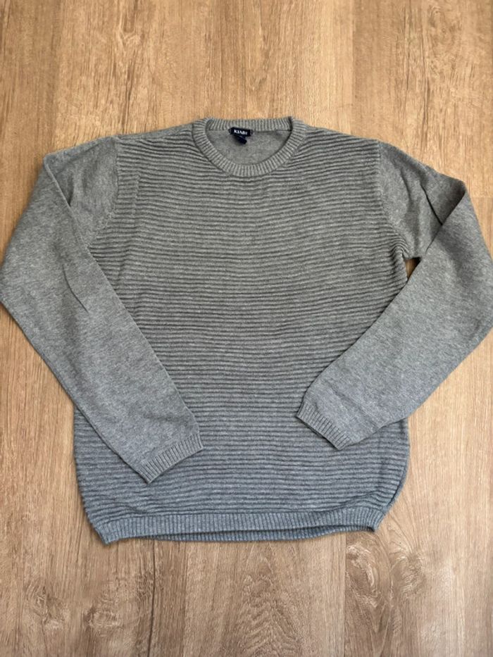 Pull fin peu porté