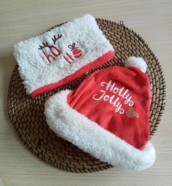 Bonnet et tour de cou thème Noël Disney taille 18 mois