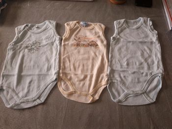 Lot de 3 bodys débardeur 6 mois