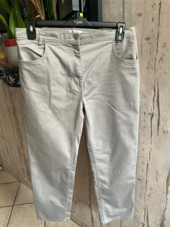 Superbe pantalon droit avec poches en 44 de marque Damart en excellent état proche du neuf