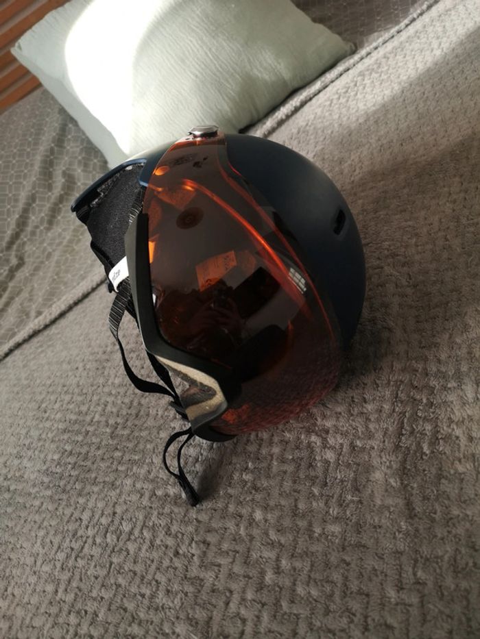 Casque de ski avec visière intégrée. - photo numéro 4