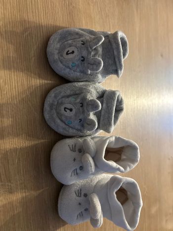 2 paires de petits chaussons 0/6 mois mixte