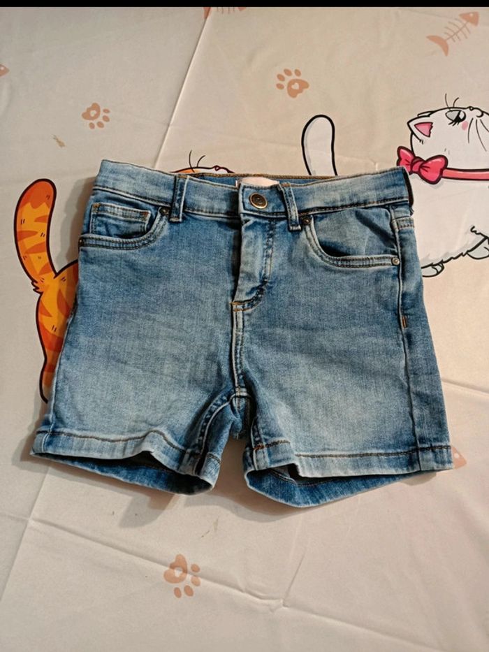 Short jean 10 ans très bon état