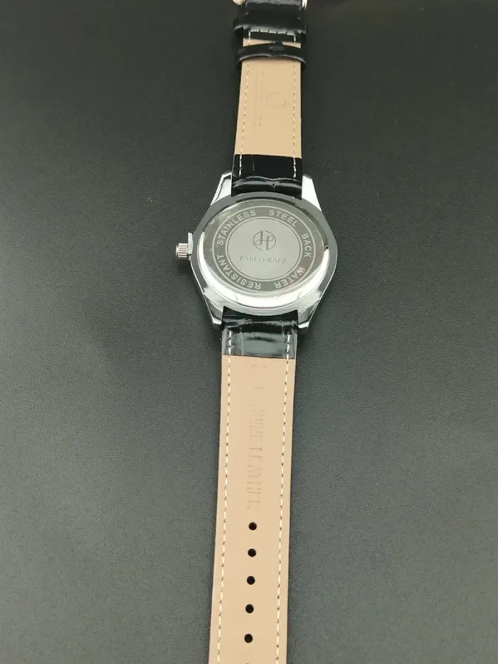 Montre homme, noire, élégante, argentée, étanche - photo numéro 5