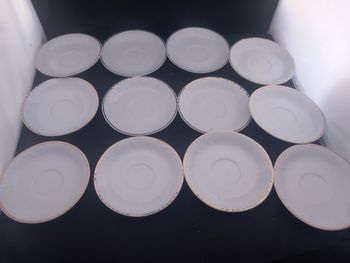 12 Sous-tasses véritable porcelaine