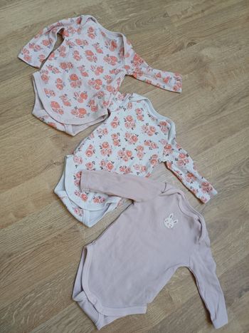 Lot 3 bodies 1mois C&A