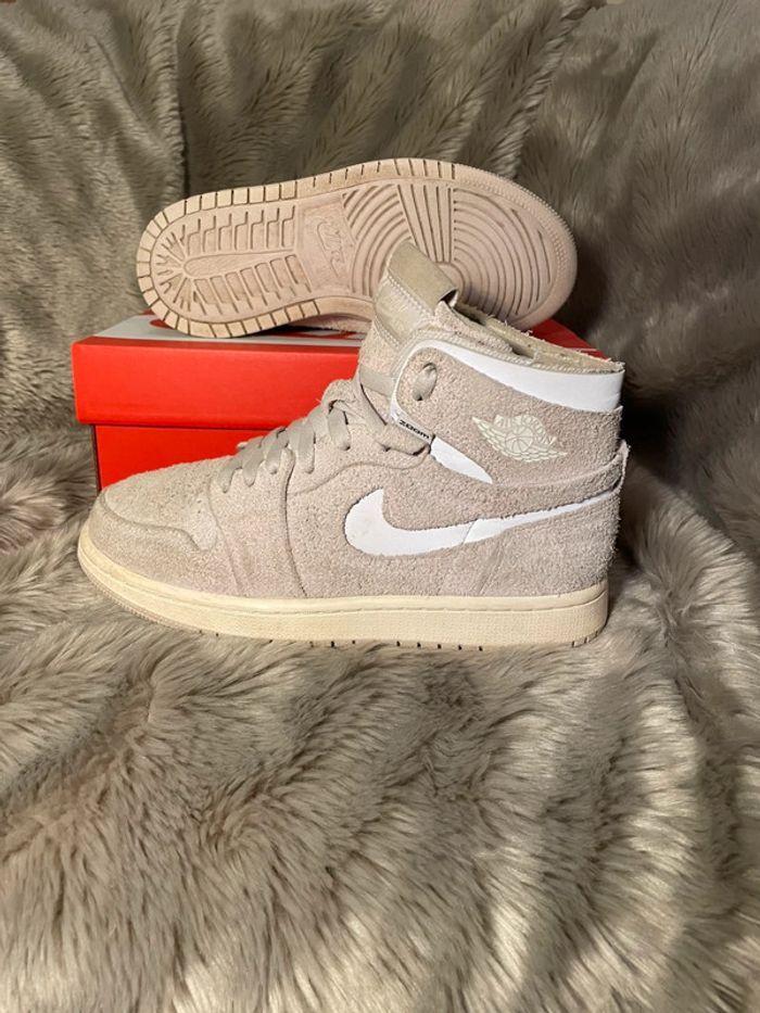 Air Jordan one high cfm beige taille 37,5 - photo numéro 3