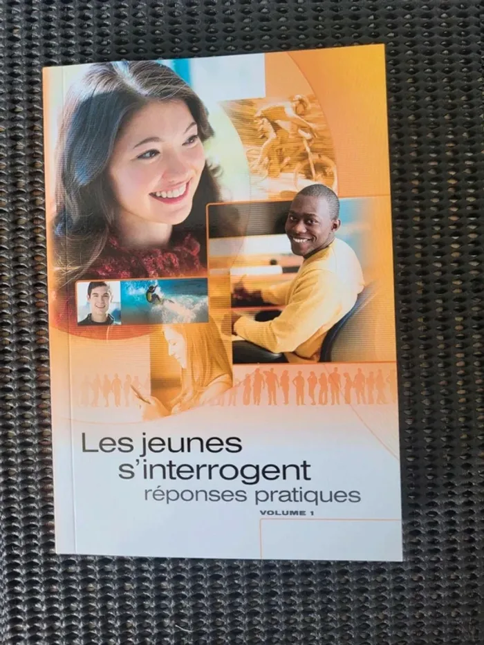 Livre 《  Les  jeunes s'interrogent  》