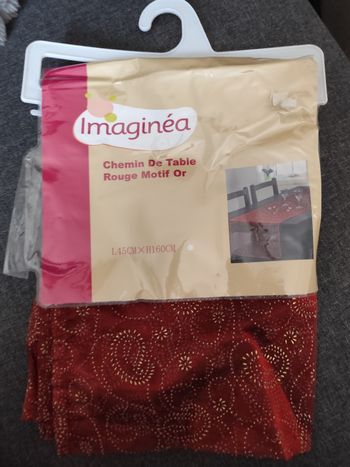 Chemin de table rouge et doré neuf