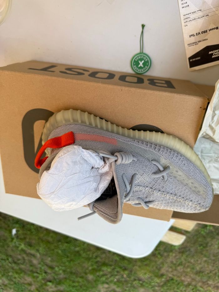 Yeezy 350 v2 - photo numéro 4