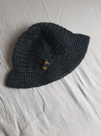 Chapeau noir raphia