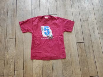 T-shirt garçon taille 8 ans.