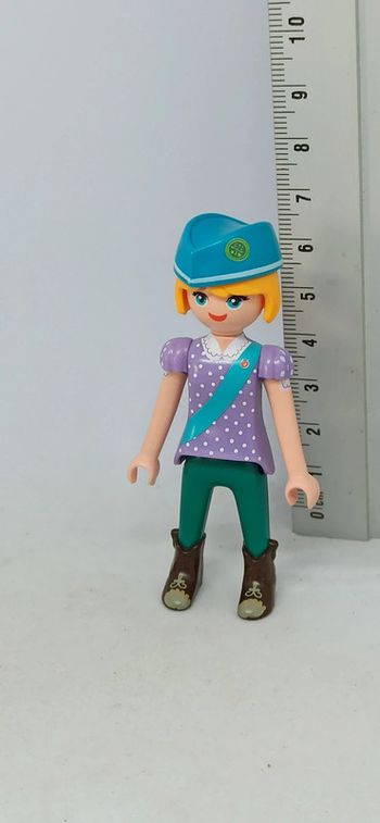 Femme haut violet pantalon vert spirit playmobil