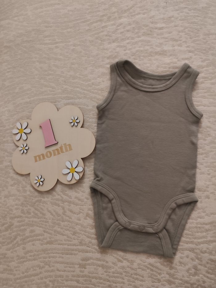 Lot 5 bodies sans manches jamais utilisés - photo numéro 5