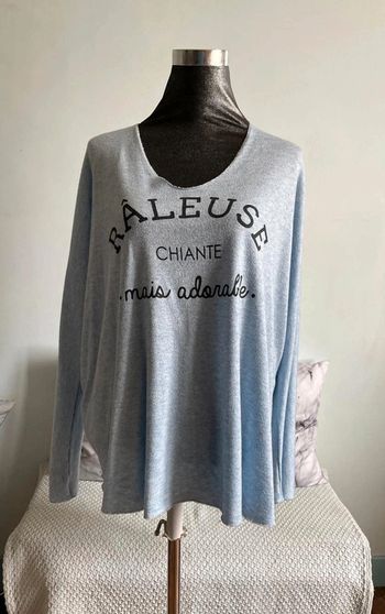 Pull léger ample très doux,avec message.