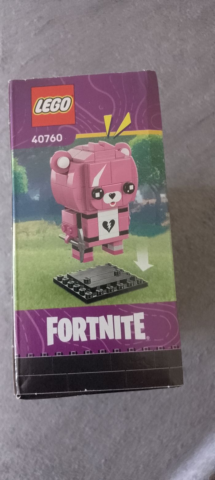 Lego BrickHeadz FORTNITE 40760
Bananaventurier et l’experte des câlins
Neuf pour + 10 ans. 258 pieces  Dans la boîte d origine. Jamais utilisé pour Noël - photo numéro 4
