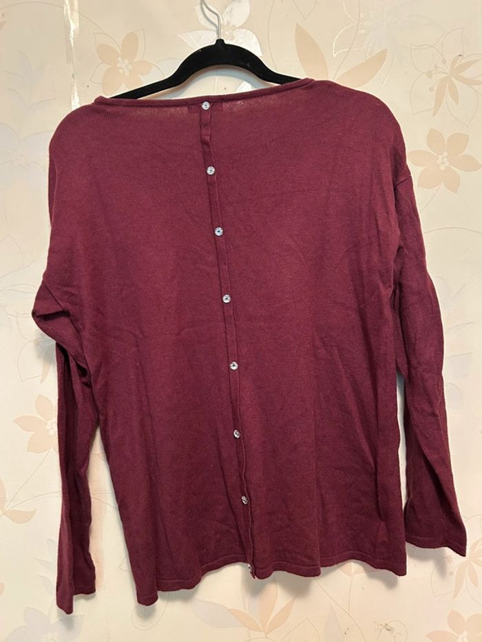 Petit pull bordeaux boutons brillants au dos - photo numéro 7