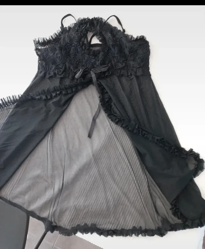 Nuisette en tulle et dentelle taille L - photo numéro 2