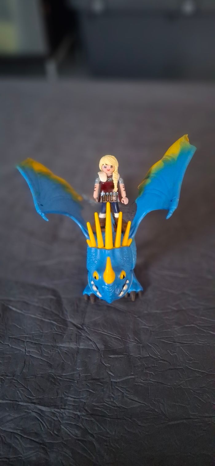Figurine Astride sur Dragon Tempête  Très Bon État - photo numéro 3