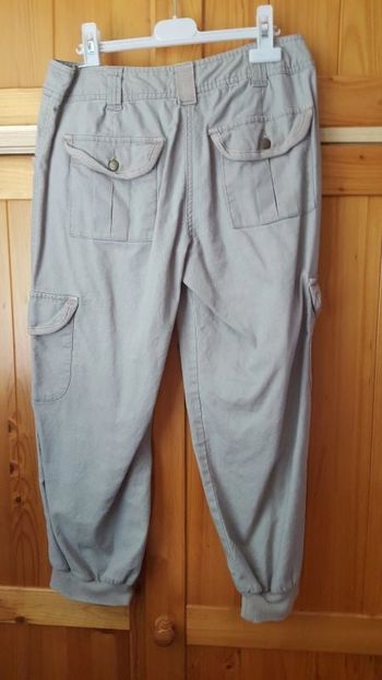 Pantacourt long et couleur beige