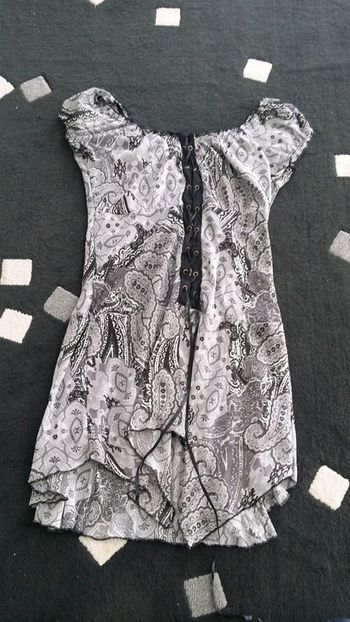 Joli haut gris et noir