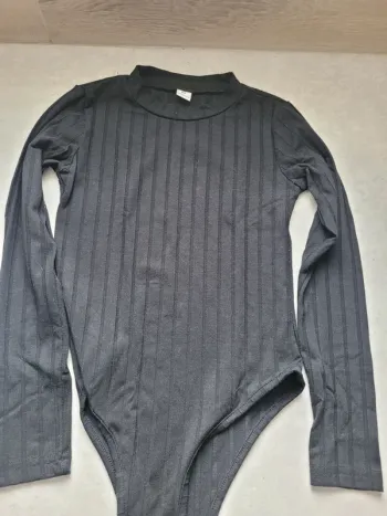 Body noir 9 ans neuf sans etiquette