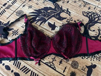Soutien gorge rouge et noir soleil sucré