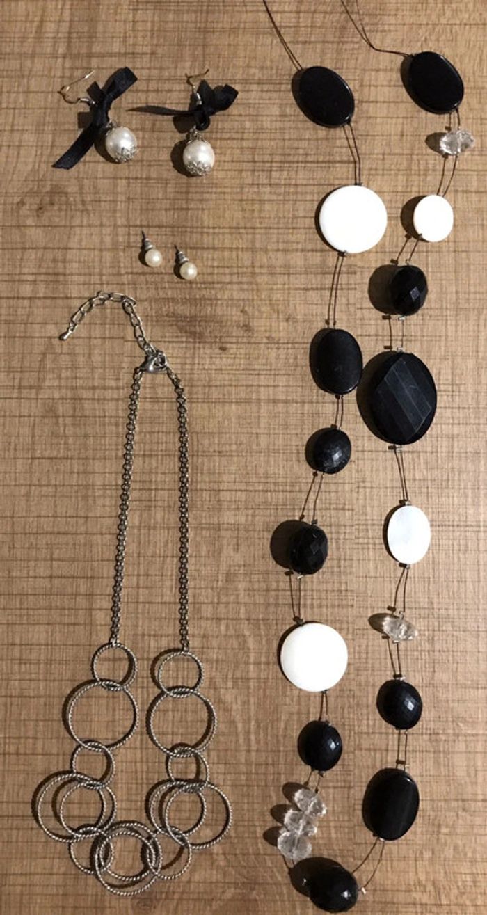 Lot collier et boucle d’oreille