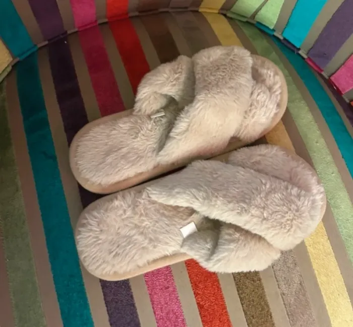 Chaussons beige neuf tout doux 36/37 - photo numéro 3