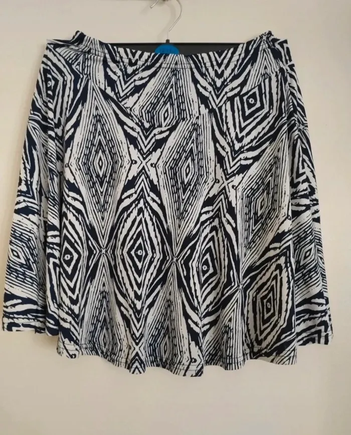 Jolie jupe fluide taille 1